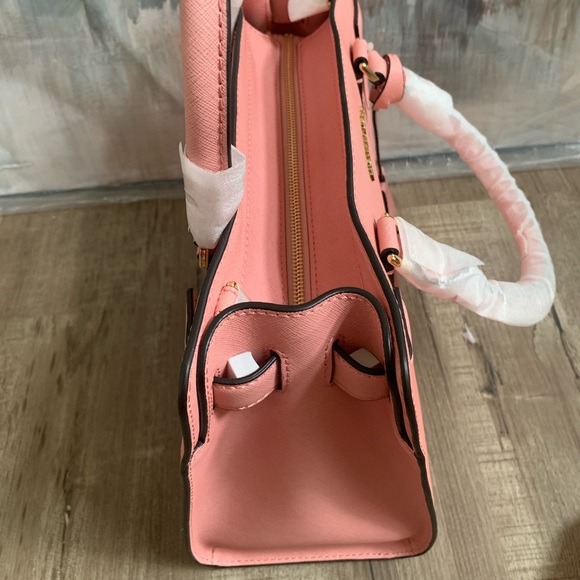 NWT MICHAEL KORS DILLON  LEATHER EW SATCHEL BAG PURSE - Picture 3 of 7